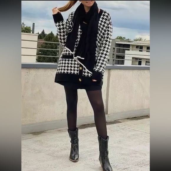 54 Long Sleeves Checkered Houndstooth V-Neck
Cardigan - Picture 4 of 5